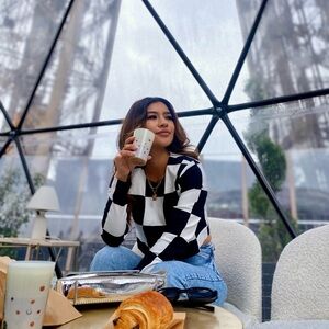 Meet your Posher, Crystal